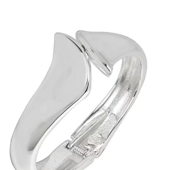 Soho Jewelry - Robert Lee Morris Film Soho Silver Sculptural Bypass Hinged Bangle Bracelet